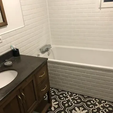 Elegante Chambre A La Campagne Montaure